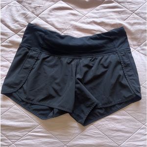 LULULMONE SPEED UP SHORTS